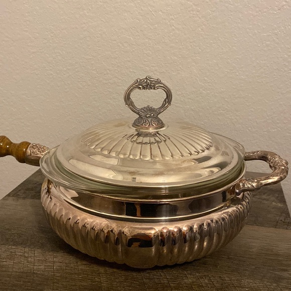 Vintage silver plate casserole/bowl wooden handle with lid - Picture 2 of 16